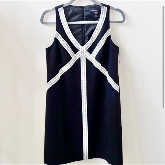 Maggy London Shift Dress Black with White Detail NWT Size 4 - Picture 2 of 4